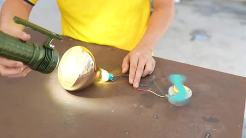 Tutorial: Solar Generator From a Mirror / Wok Pan & TV [Phototransistor] / Light Bulb