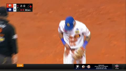 José Gómez puso de pie al Simón Bolívar