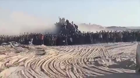 ⚠️ Today in Gaza: Masses of Gazans swarm the humanitarian aid