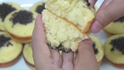 Steamed Pandan Cake with Chocolate Sprinkles