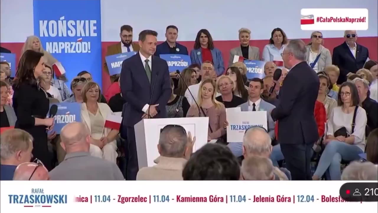 U Trzaskowskiego na wiecu chyba wiało Sienkiewiczowi w mikrofon😂