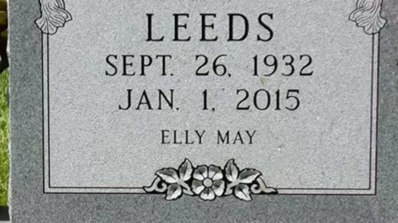 FAMOUS GRAVES - VOL. 646: DONNA DOUGLAS