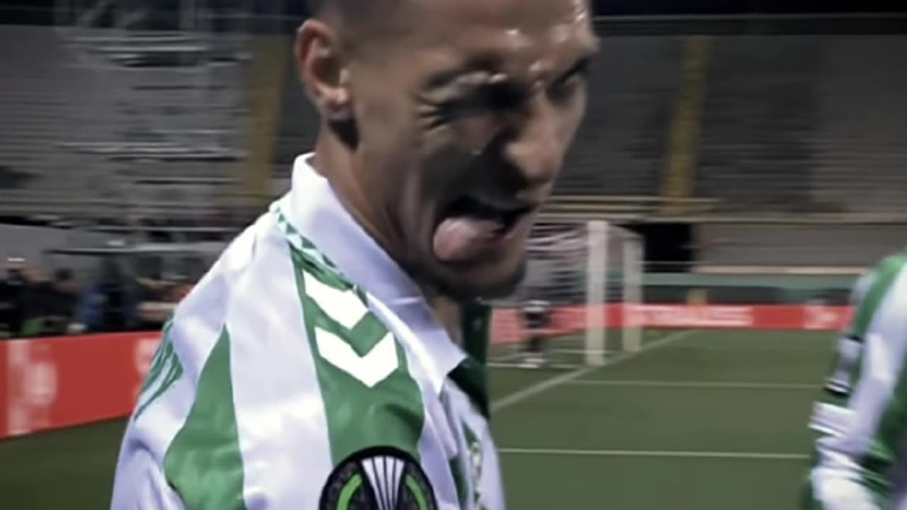 Antony score free kick for the first time