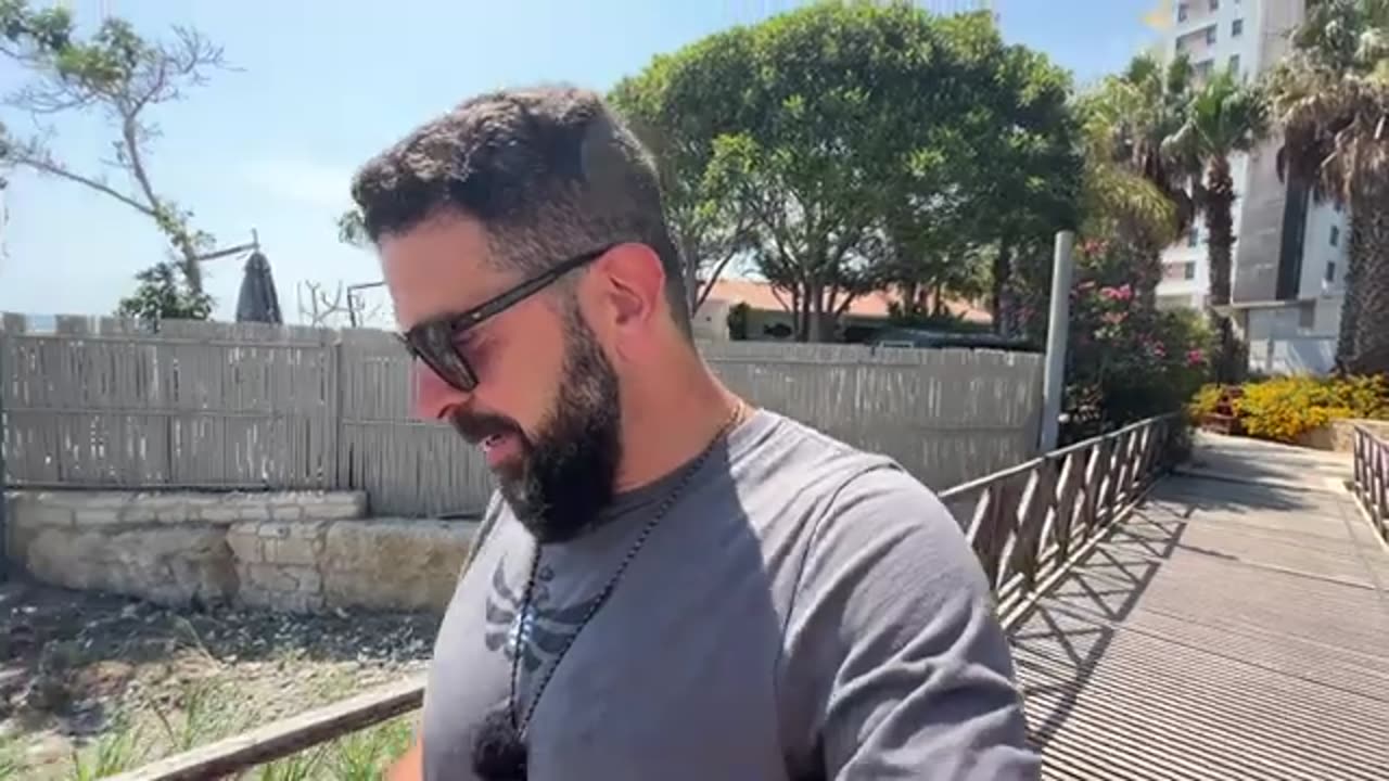 India strikes Pakistan. Trump claims Yemen capitulates. Kremlin Oreshnik warning. Second F18 in sea