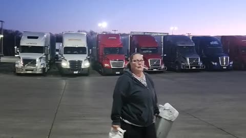 WE'RE GONNA BE LIVE FOR THE ECLIPSE #ourtruckinglife #reallifetruckers #watcheclipse #vistatrans