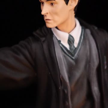 SUPER Dramatic Tom Riddle.