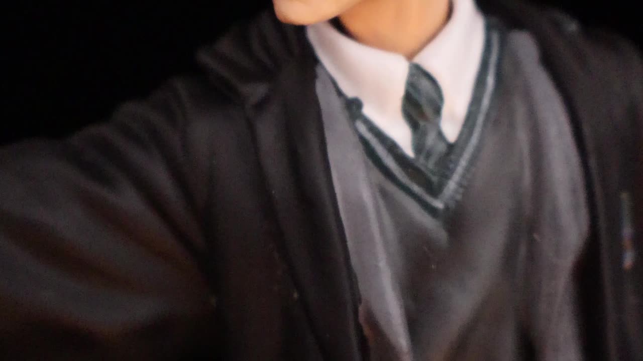 SUPER Dramatic Tom Riddle.