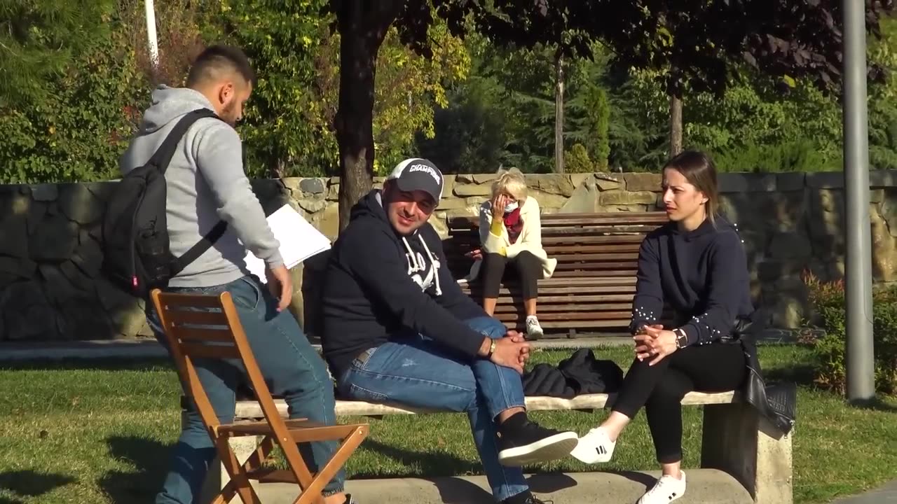 ARTIST WITHOUT TALENT Paint stranger people✍️ - 😂AWESOME REACTIONS