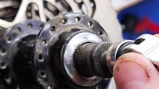 How to quickly transfer a bicycle cassette to a new wheel hub