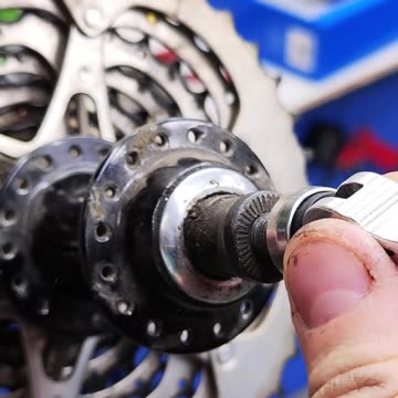 How to quickly transfer a bicycle cassette to a new wheel hub