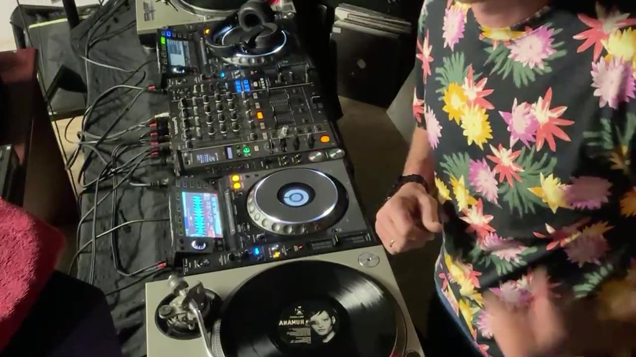 DJ Mike Todd, mixing Techno