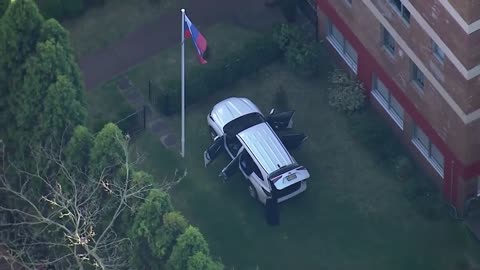 🇦🇺 In Sydney (Australia) a car crashed into the gates of the Russian consulate,