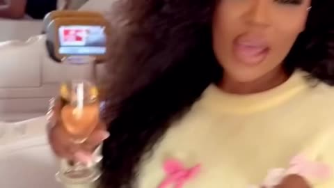 @queenveebosset