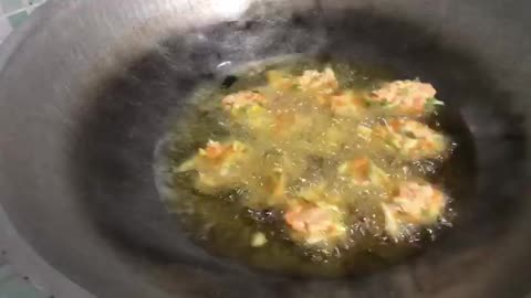 How to Make Crispy Vegetable Fritters (Bakwan Sayur)