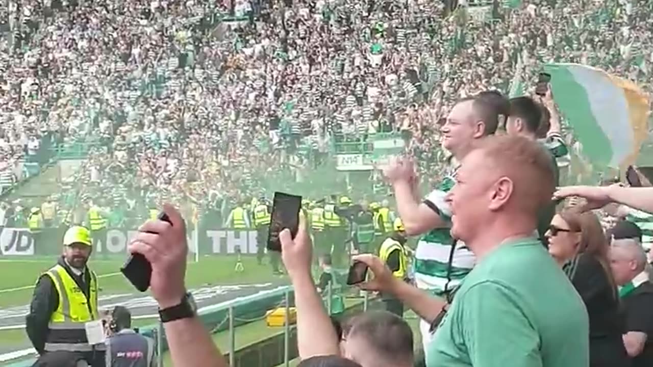 Celtic fans 💚 Mental as anything, let's live it up 11/5/24