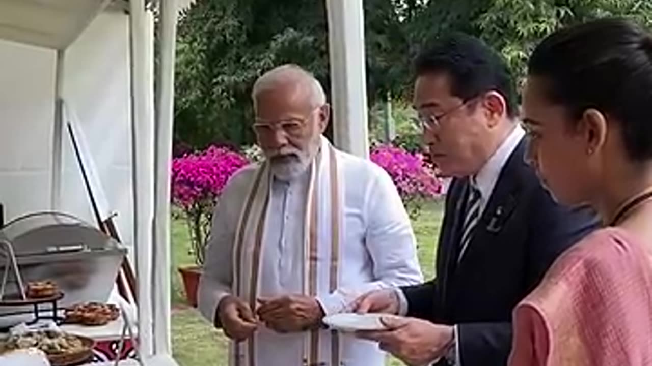 When PM Modi & Japan PM Fumio Kishida had #Golgappa.mp4