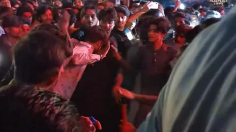 Crowd Chaos During Young Stunners' Performance at Hyderabad's Rani Bagh Talha Anjum Concert