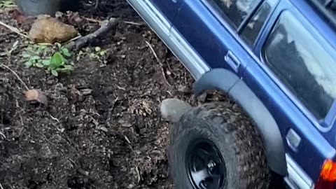 4X4 TOYOTA UP STEEP MUD INCLINE