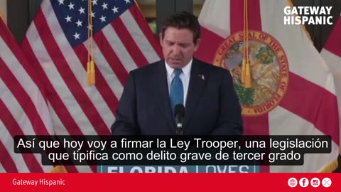 Ron DeSantis firma la Ley Trooper para proteger a los animales durante desastres naturales.