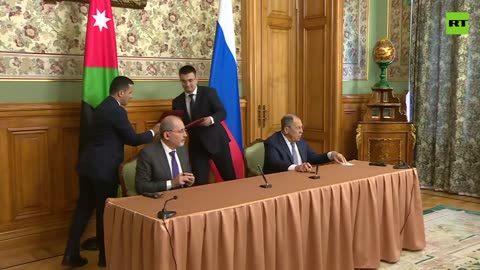 Lavrov and Jordan’s Ayman sign documents lifting visa requirements between Russia and Jordan