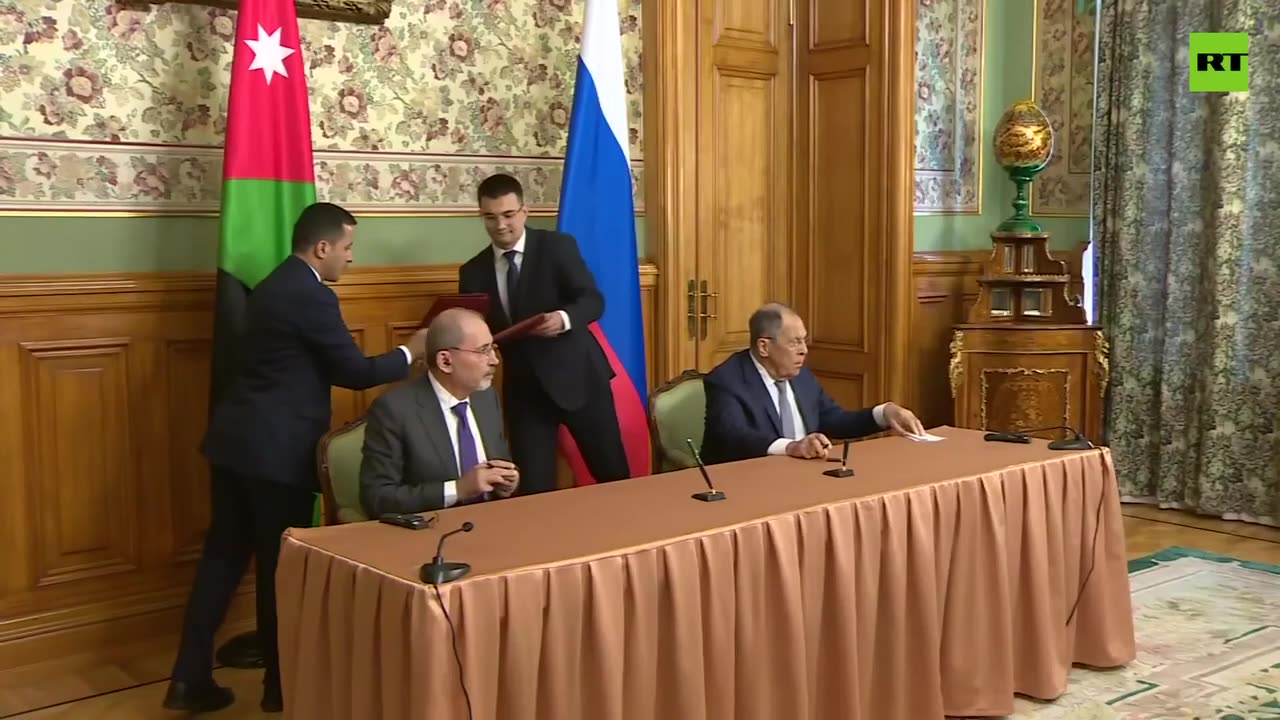 Lavrov and Jordan’s Ayman sign documents lifting visa requirements between Russia and Jordan