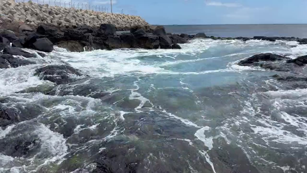 Ocean's Fury and Beauty: A Tidal Pool Spectacle