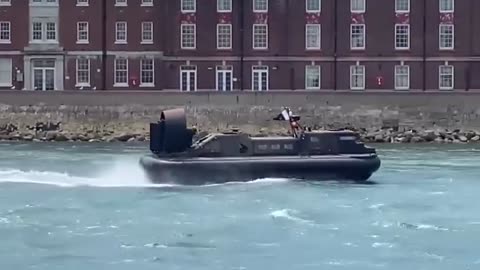 Pakistan Navy's New Hovercraft Spotted in UK! Ex-Royal Marines LCAC(L) Delivered to Portsmouth 🇵🇰🇬🇧