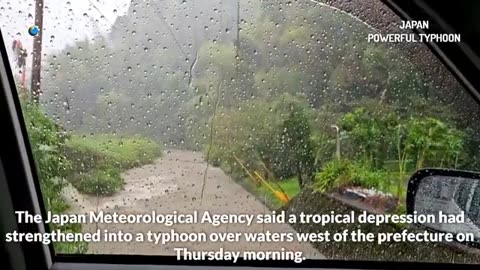 Un puissant typhon frappe le Japon avec des vents de force ouragan et des pluies torrentielles