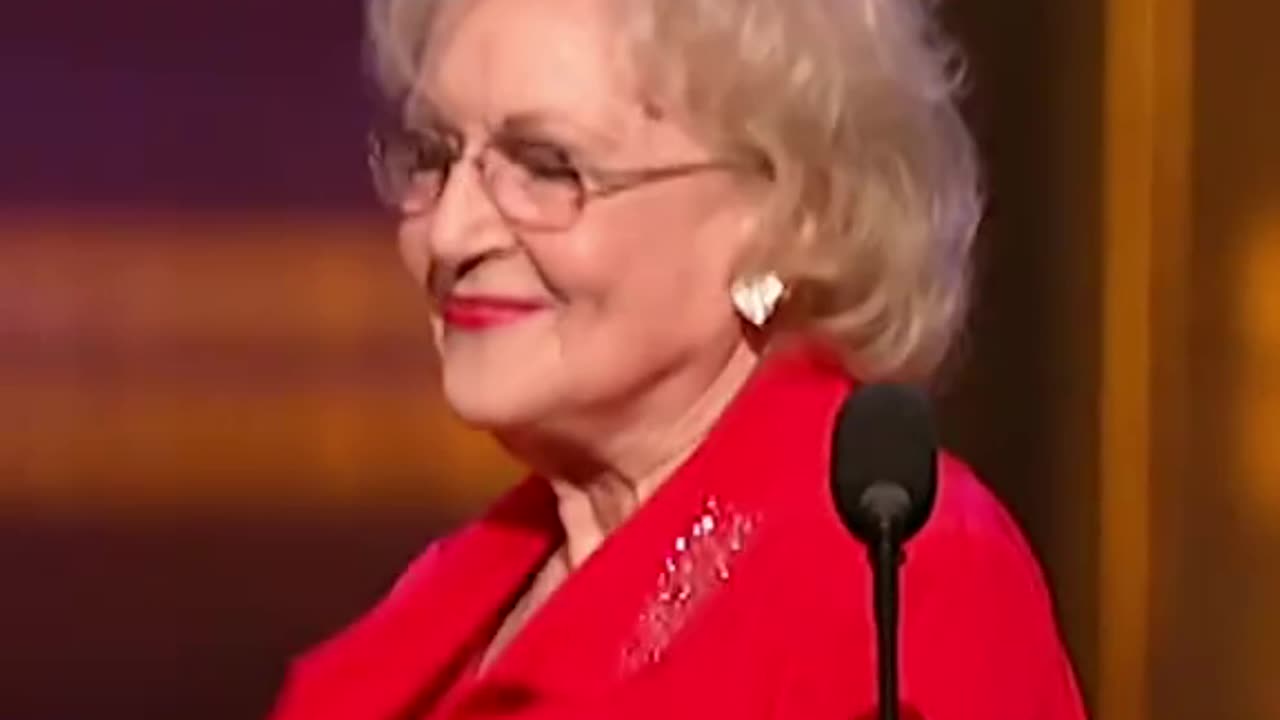 Betty White & Cloris Leachman - Roasting people