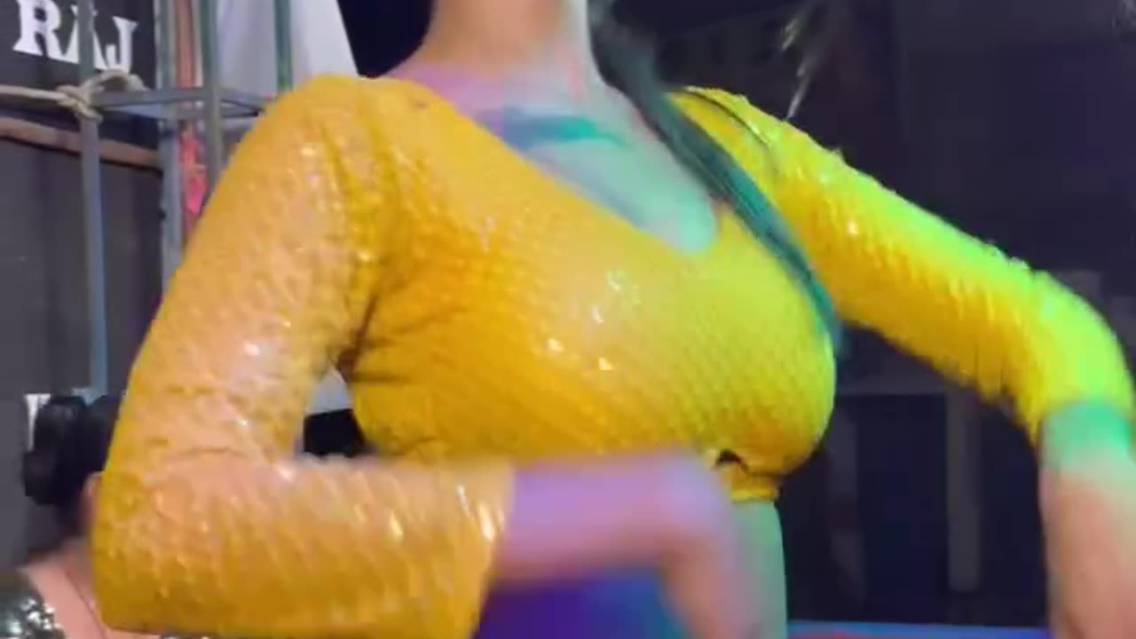 This indian desi girl dance, 🤣