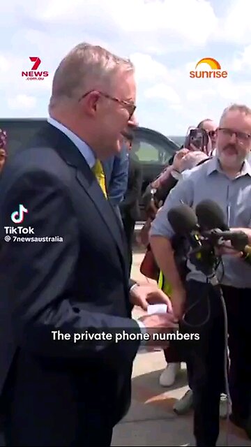 Australia-PM And Other Politicians Have Their Phone Numbers Leaked