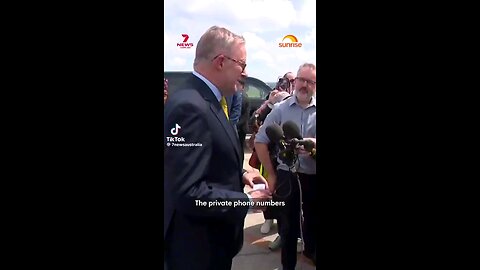 Australia-PM And Other Politicians Have Their Phone Numbers Leaked