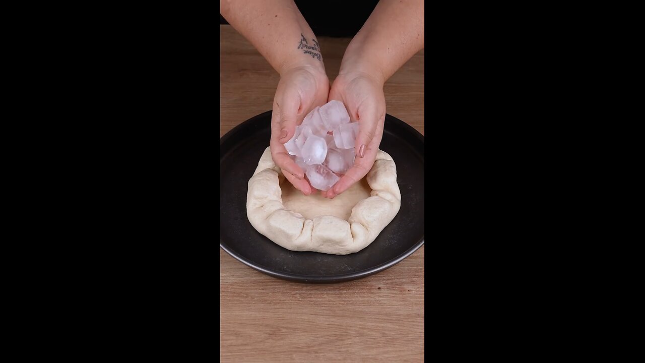 Everyone is cooking pizza like this, after seeing this genius idea #cooking #Recipe #EasyRecipe