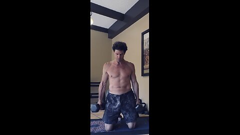 Naked pumping iron