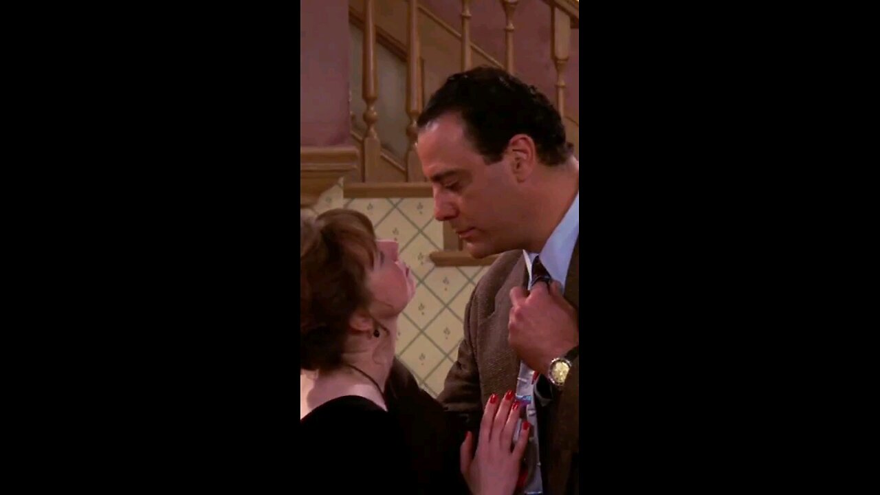 Robert gives Amy an iguana for Valentines Day | Everybody Loves Raymond