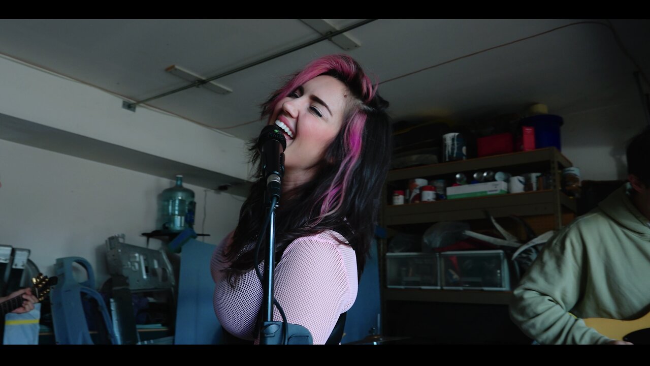 GEENA - GIRL MATH (OFFICIAL MUSIC VIDEO)