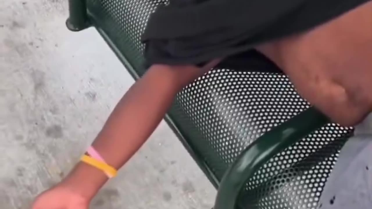 New Orleans resident calls police on escaped inmate after he falls asleep on a bus bench