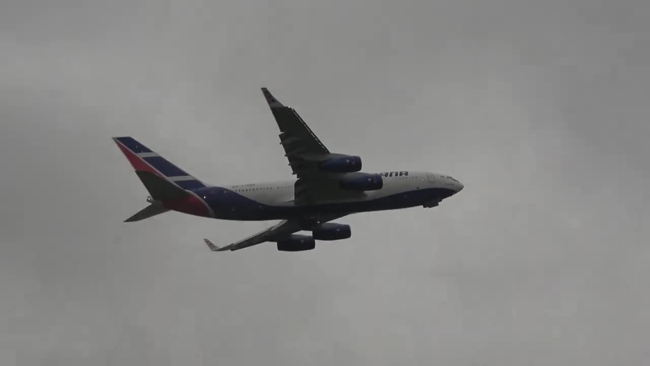 Video of the Il-96-300 takeoff of the Cuban airline Cubana at Gander Airport, Canada