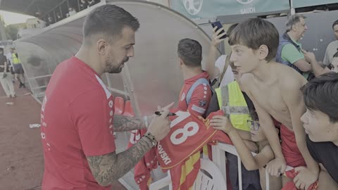 Aleksandar Trajkovski signing autographs in Czech