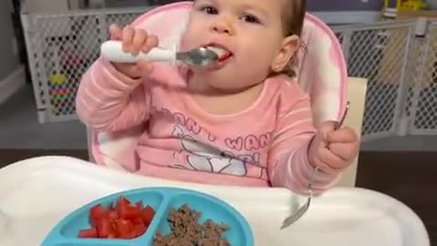 Funny kid's reaction 🤣