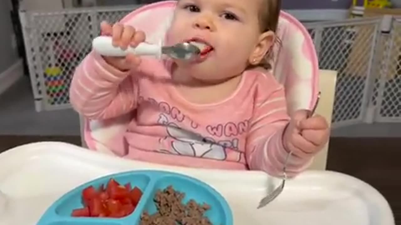 Funny kid's reaction 🤣
