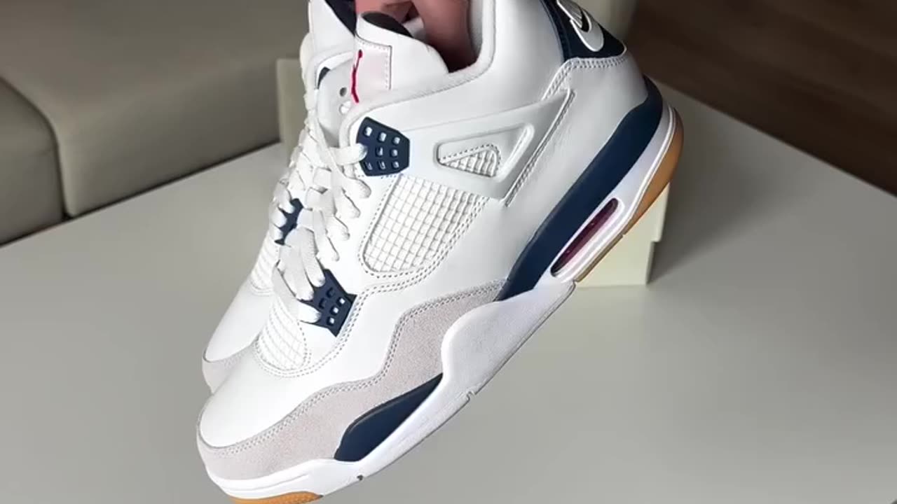What do you think of the Jordan 4 Navy? 💭💙
