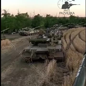 Looks like a whole 🇷🇺Tank Btn lined up somewhere in the Donbas
