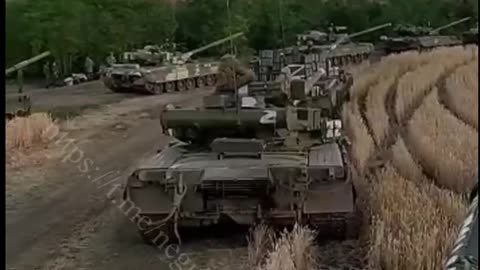 Looks like a whole 🇷🇺Tank Btn lined up somewhere in the Donbas