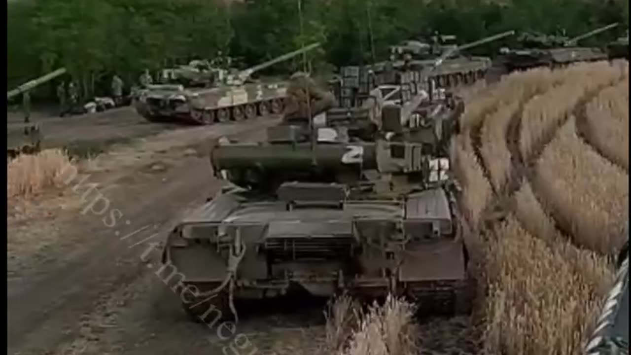 Looks like a whole 🇷🇺Tank Btn lined up somewhere in the Donbas