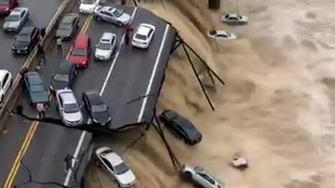 Incredible: Bridge Collapses in Catastrophic Flood – Vehicles Dragged Into River