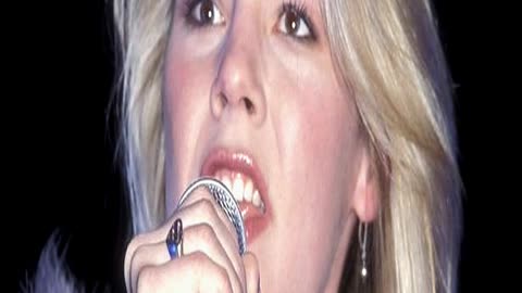 Nineties Crush Singer Jennifer Paige Now as Stun