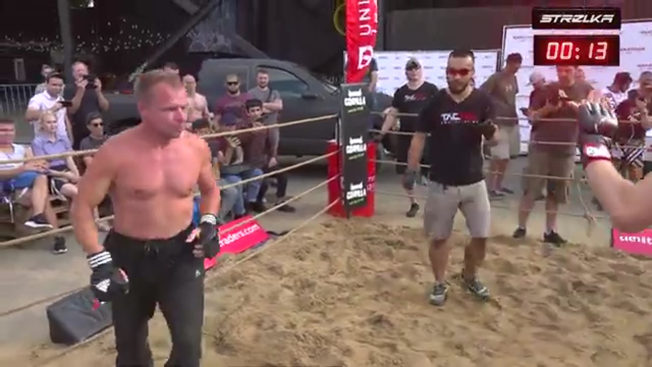 KUNG FU MASTER vs PRO MMA Fighter !!!!