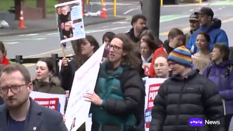 Hundreds of principals urge Govt to pause rollout of new curriculum | Stuff.co.nz 29 Likes 2,412