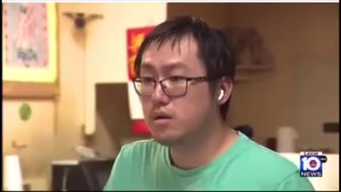 Restaurant Worker Uses Kitchen Tongs to Remove Rats From Kitchen!!